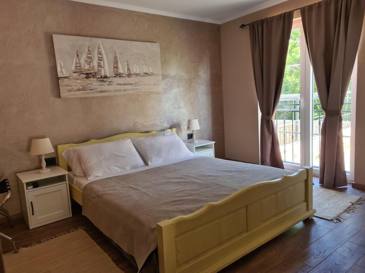 Villa Lulu Kamena Villa S Maslinikom Otok Krk Dobrinj Selo Gostinjac Krk Town Bagian luar foto